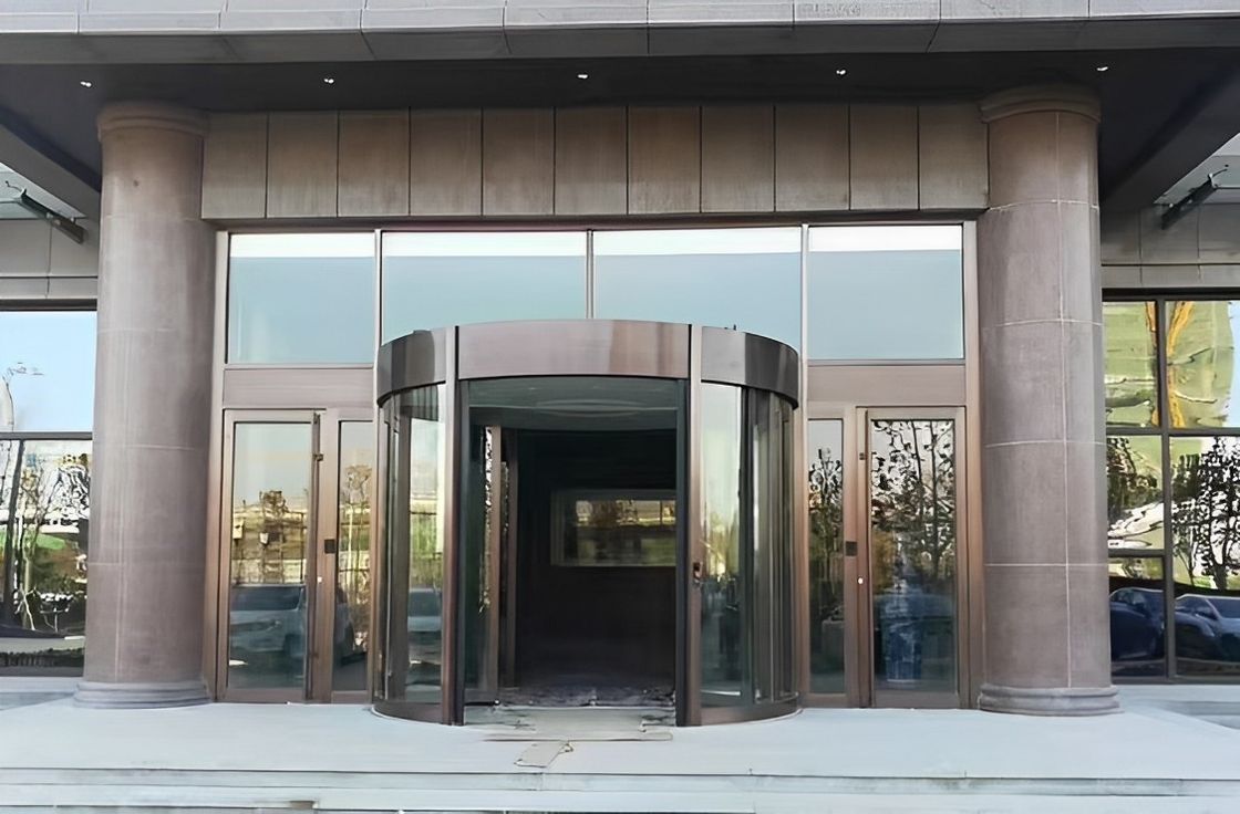 Производитель Стеклянная автоиндукционная полностью автоматическая вращающаяся дверь для гостиничного коммерческого здания